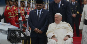 El papa Francisco llega a Indonesia, el país con más musulmanes del mundo