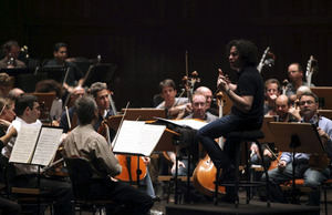 Gustavo Dudamel y la Filarmónica de Los Ángeles abrirán celebración del Mes de la Herencia Hispana en EEUU