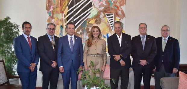 José Maldonado, Manuel García Troncoso, Victor Ito Bisonó, Carolina Mejía, José Manuel Entrecanales Domecq, Francisco Pérez Menendez y Manuel García Arévalo.