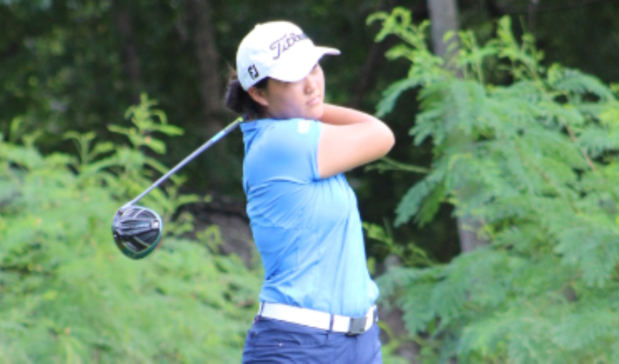 La joven golfista dominicana de 17 años, Stephany Kim, sigue escalando en el golf.