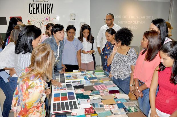 Arquitecta Kathylka González ofreció un taller dirigido a los diseñadores de interiores sobre “La importancia del color en mejorar la calidad de vida”.