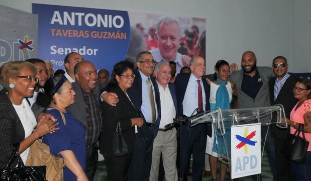 Alianza por la Democracia, APD, anunció
hoy su respaldo a la candidatura a senador de Antonio Taveras Guzmán.