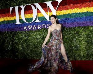 Una alfombra roja y también arcoiris para los premios Tony 