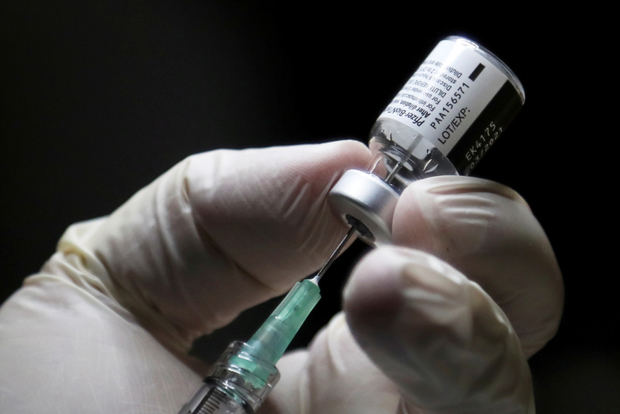 Autoridades esperan adquirir 220,000 vacunas de emergencia contra Covid-19.