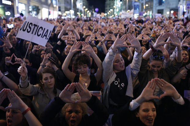 Varias manifestantes en España. 
