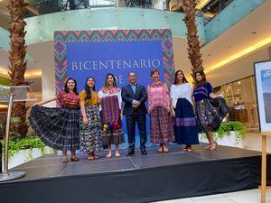 Embajada Inaugura Exposición de Trajes Típicos Guatemaltecos