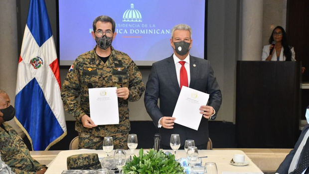 Ministerio de la Presidencia y Ministerio de Defensa firman acuerdo de colaboración.