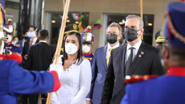 El Presidente de la República, Luis Abinader, acudió hoy a la Asamblea Nacional de Ecuador para la juramentación del nuevo mandatario de esa nación suramericana, Guillermo Lasso.

