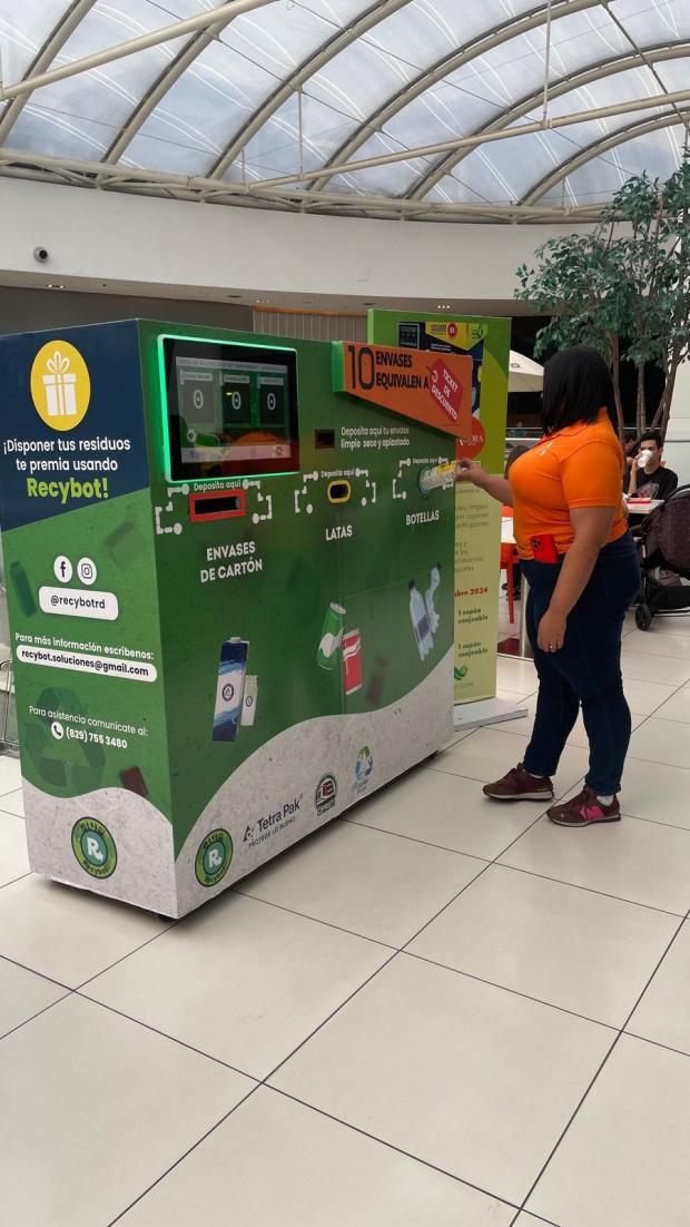 Ágora Mall recicla más de tres millones de libras de desechos en 12 años de operaciones