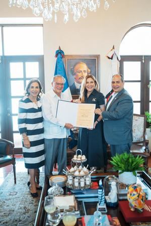 Alcaldesa Carolina Mejía designa a Frank Rainieri como mentor turístico de Santo Domingo