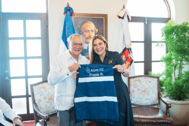 Alcaldesa Carolina Mejía designa a Frank Rainieri como mentor turístico de Santo Domingo