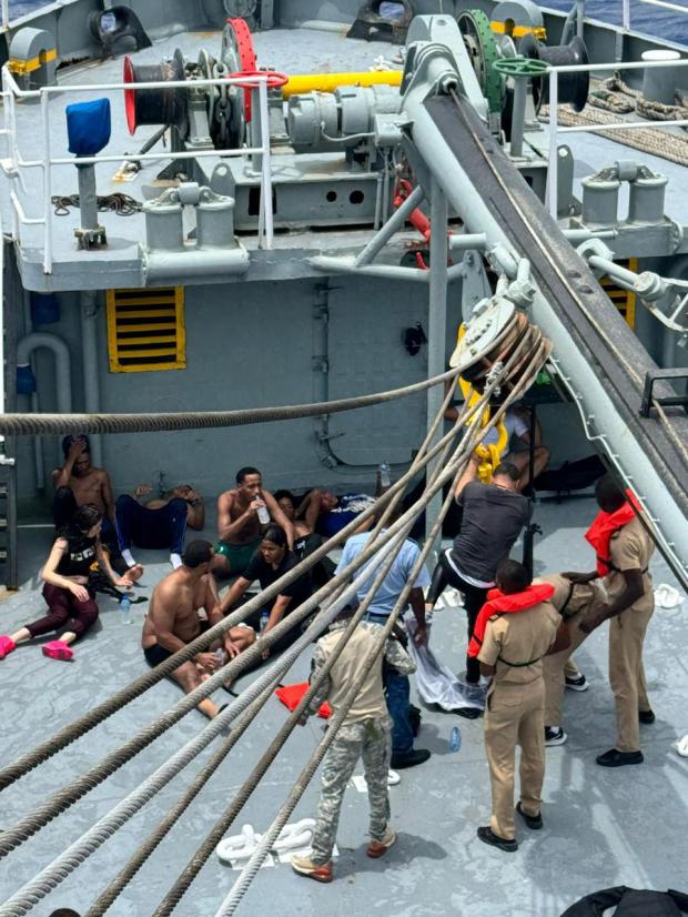 La Armada de la República Dominicana rescata a 17 personas