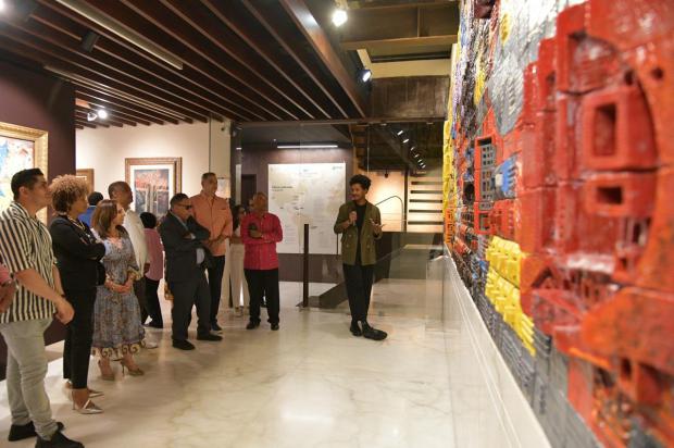 Cronistas de arte exploran las colecciones del museo Casa Mella-Russo en una visita guiada especial