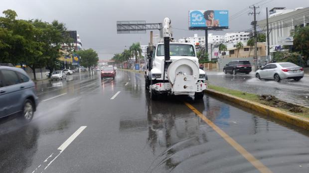 Alcaldía del DN mantiene operativos preventivos de limpieza para mitigar efectos de lluvias