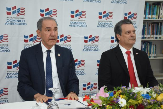 MESCyT e Instituto Cultural Dominicano Americano otorgarán 1,000 becas para estudiar inglés