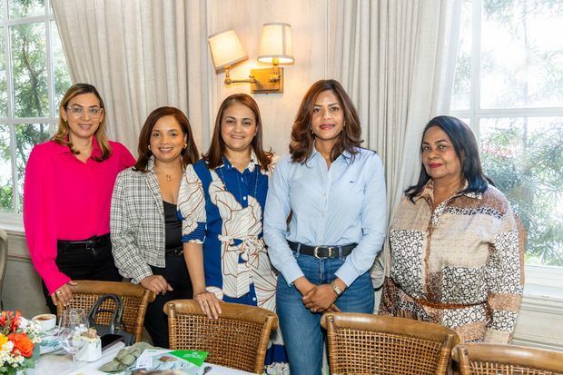 Yisett Guzmán, Erika Reyes, Yesenia Ruiz, Cristina Paulino y Dagnia Jiménez.