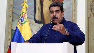 Maduro pide la renuncia a todo su gabinete de ministros para una "reestructuración profunda" 