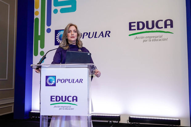 La señora María Waleska Álvarez, presidenta de EDUCA, resaltó que la organización
procura que las familias regresen al entorno de la escuela y se conviertan en socias del
aprendizaje.