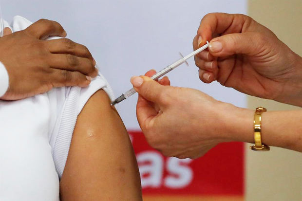 Unos 190 países forman parte de Covax, en donde las naciones de renta media o alta financian la investigación de vacunas a cambio de asegurarse dosis para un 20 % de su población.