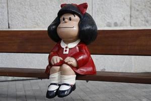 Una escultura de Mafalda en Madrid recuerda que Quino 