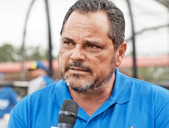 El ex pelotero y actual Gerente general de los Tigres del Licey, Junior Noboa, es designado como el comisionado de béisbol de la República Dominicana.