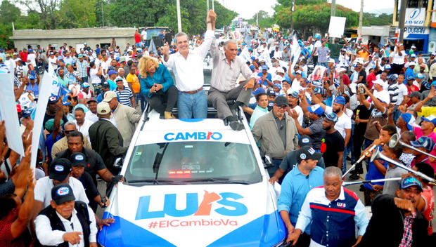 Abinader encabeza multitudinaria caravana en SJM junto a Manuel Matos de Alianza País y Hanoi Sánchez de Fuerza del Pueblo