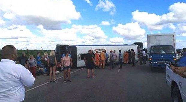 Al menos 41 heridos en un accidente de bus con turistas rusos en República Dominicana.