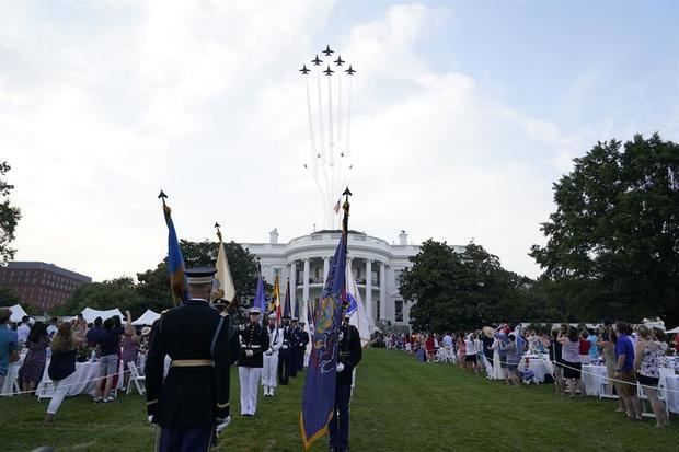 Aviones militares fueron registrados este sábado sobre la Casa Blanca, durante los actos de celebración del Día de la Independencia de Estados Unidos, en Washington DC (EE.UU.).