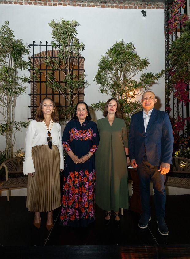 De izquierda a derecha los señores Carmen Rita Cordero, María
Teresa Catrain, María José Rincón Y José Enrique Delmonte.