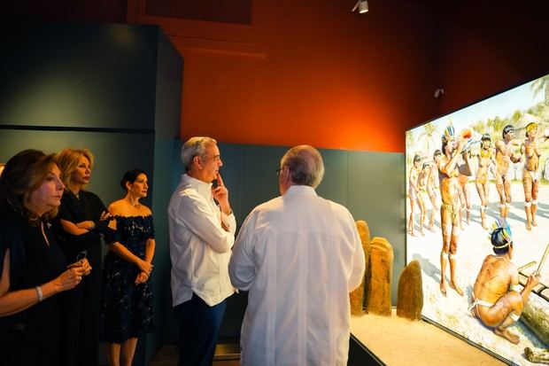 El presidente Luis Abinader durante el recorrido realizado por el Centro Cultural
Taíno Casa del Cordón.