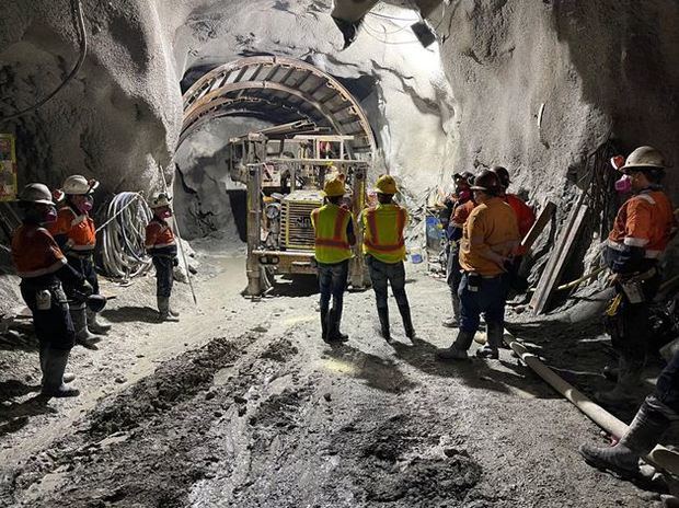 Tuneladora procedente de Canadá se sumará a labores de rescate de minero.