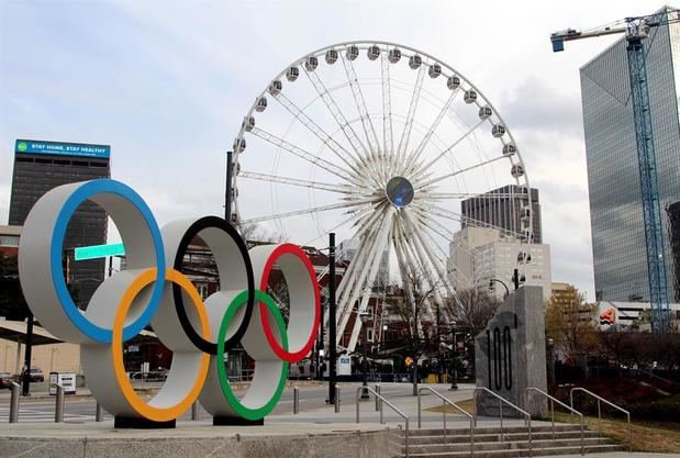Fotografía del parque Olímpico sin visitantes este viernes en la ciudad de Atlanta, Georgia (EEUU).