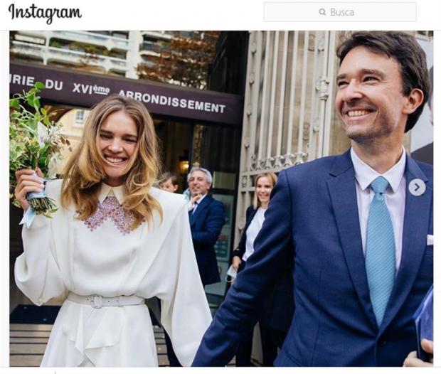 La supermodelo rusa Natalia Vodianova y el heredero del imperio LVMH, Antoine Arnault, se han casado por lo civil en una ceremonia íntima y casi secreta en el Ayuntamiento de París.