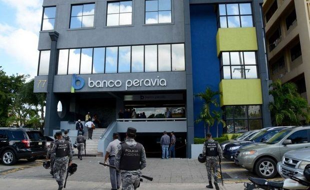Condenan a prisión a 5 de los 8 imputados por el fraude del Banco Peravia.
