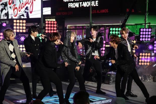 La banda surcoreana BTS durante una actuación.