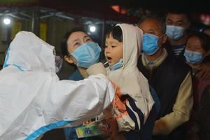 China suma 20 nuevos positivos, 6 de ellos contagios del rebrote de Qingdao