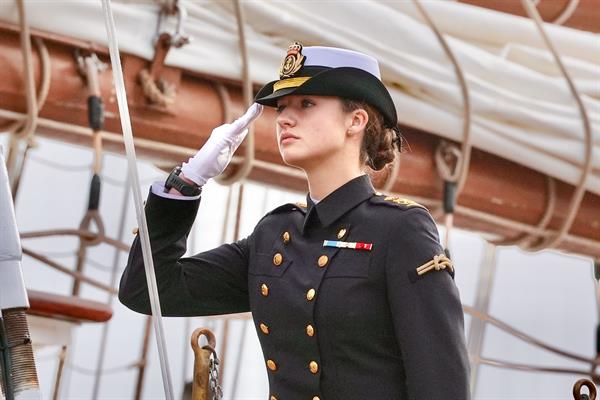 La Princesa de Asturias, Leonor, se embarca este sábado en el buque escuela de la Armada española Juan Sebastián de Elcano para iniciar la travesía del 97 crucero de instrucción. 