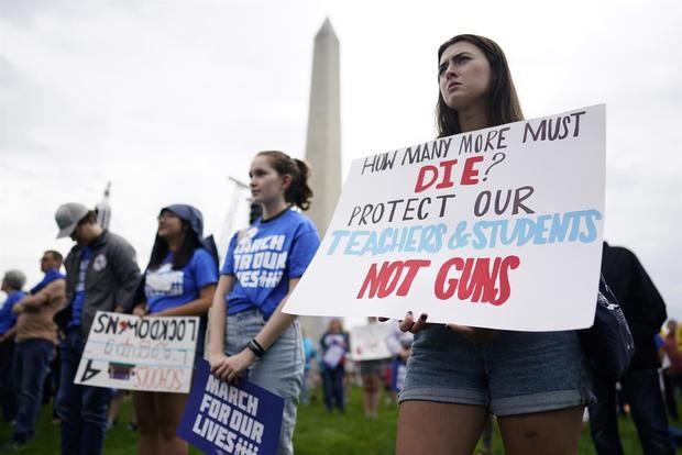 Marchas en cientos de ciudades de EE.UU. piden un mayor control a las armas.