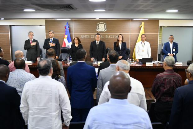 JCE se reúne con organizaciones políticas para tratar sobre la regulación de candidaturas independientes