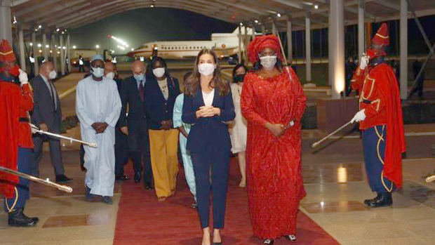 La reina Letizia y Marème Faye Sall, primera dama de la República de Senegal.