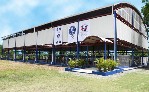 El Comité Olí­mpico entrega un polideportivo a la provincia Elí­as Piña.