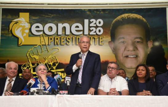 La renuncia del expresidente Leonel Fernández del Partido de la Liberación Dominicana, PLD, causó la salida de 87 miembros del Comité Central.