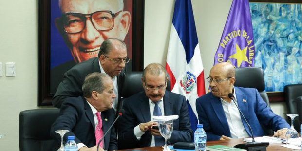 Danilo Medina está presente en reunión del comité político del PLD.