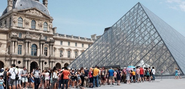 Turistas en París