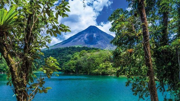 Costa Rica: selvas tropicales rebosantes de flora y fauna exóticas.