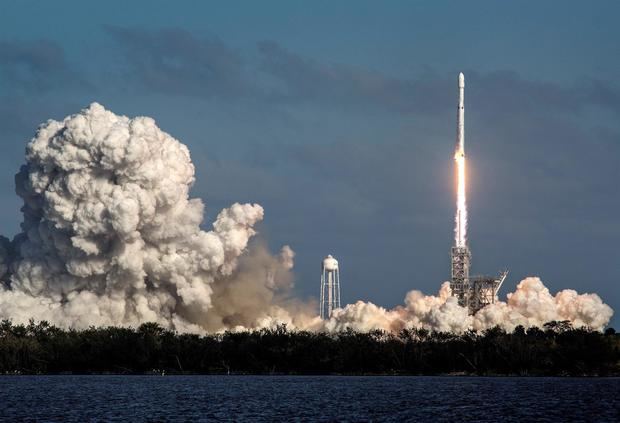 Un empresario, un ingeniero, una asistente médica y una educadora experta en ciencias abordarán el próximo 15 de septiembre la cápsula Dragon Resilience de SpaceX en Cabo Cañaveral, Florida.