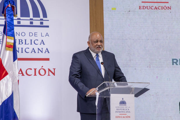 El ministro de Educación de la República Dominicana, Roberto Fulcar, asumió este martes la Presidencia del Consejo Directivo de la Organización de Estados Iberoamericanos para la Educación, la Ciencia y la Cultura, OEI.