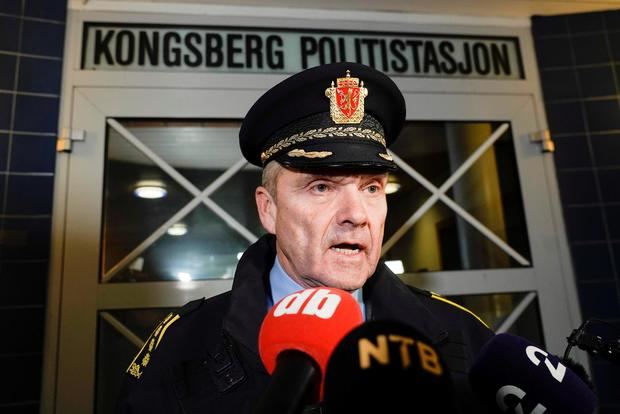 Policía noruega confirma 5 muertos y 2 heridos en ataque con arco y flechas.