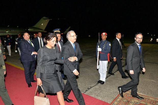 Presidente y Primera Dama a su regreso al país