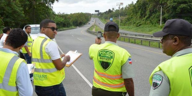 Agentes de la Digesett en carreteo en diferentes carreteras del país para el regreso de vacacionistas.